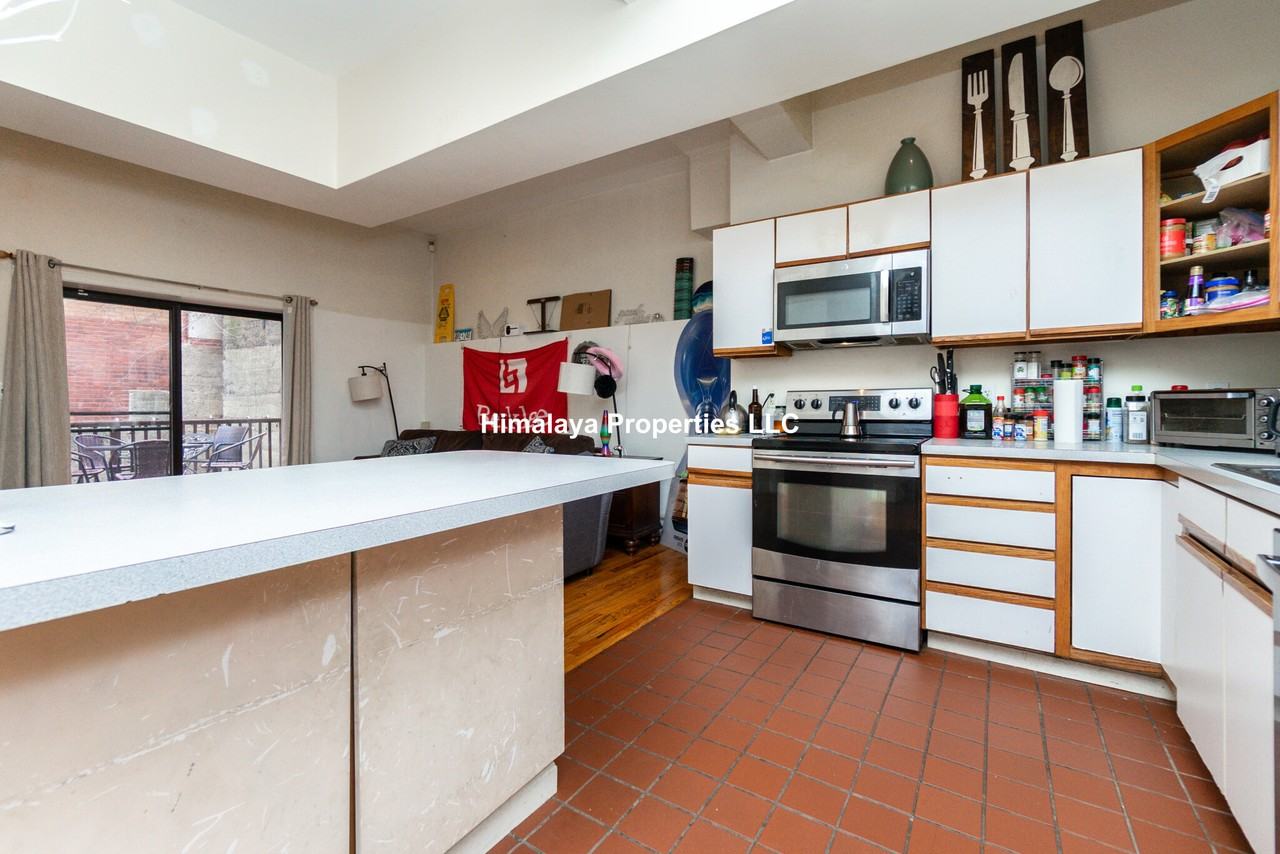 451 Park Dr #4 - Photo 3 of 34