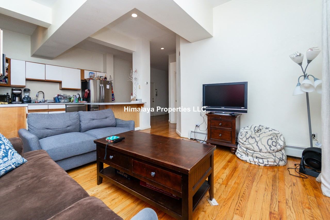 451 Park Dr #4 - Photo 5 of 34