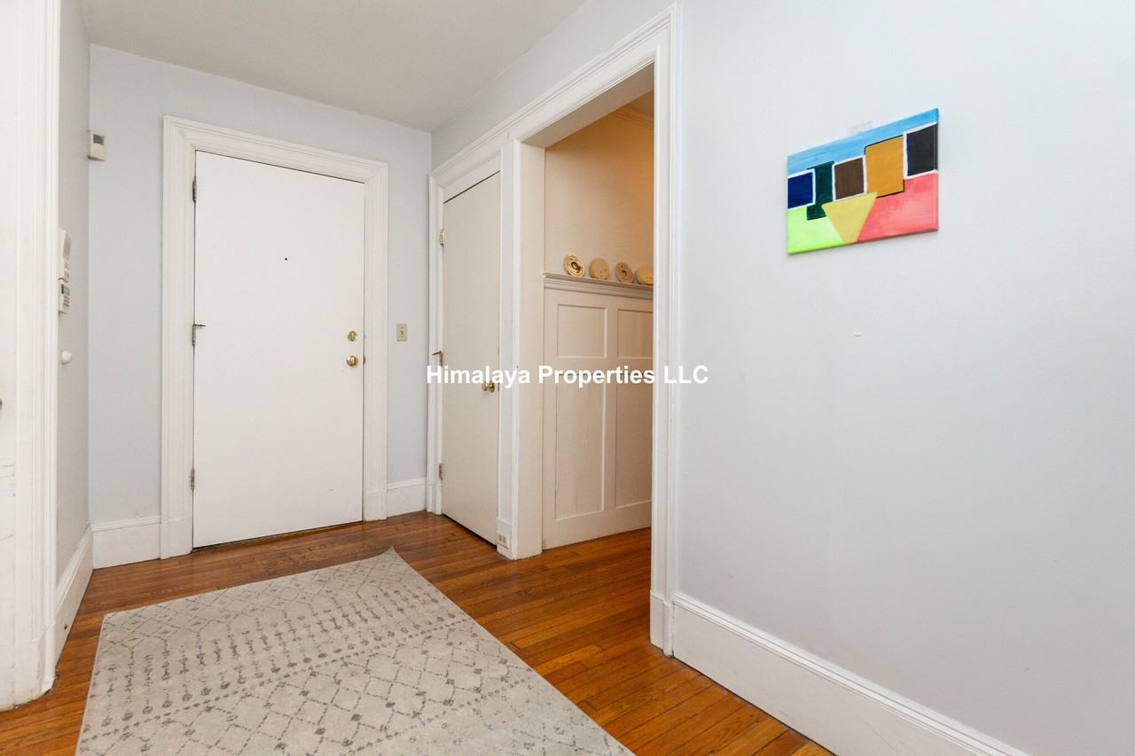 451 Park Dr #4 - Photo 6 of 34