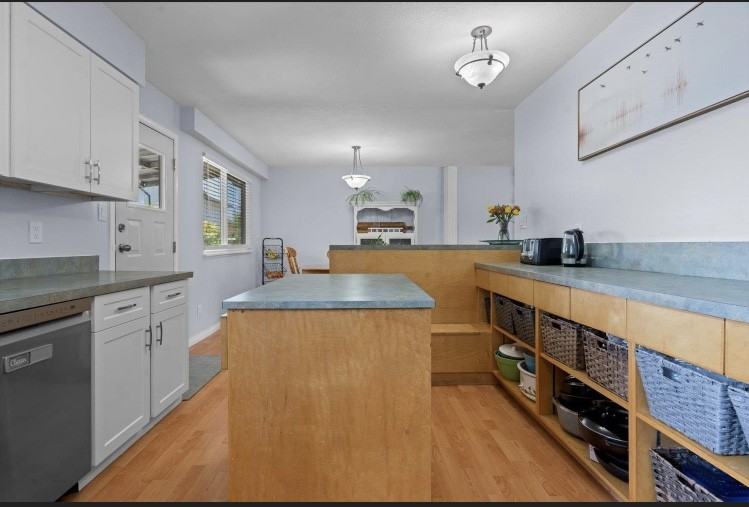 3465 Sussex Street - Photo 3 of 15