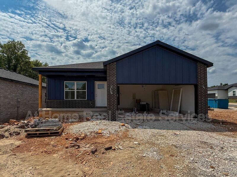 4930 W Minota St - Photo 2 of 15