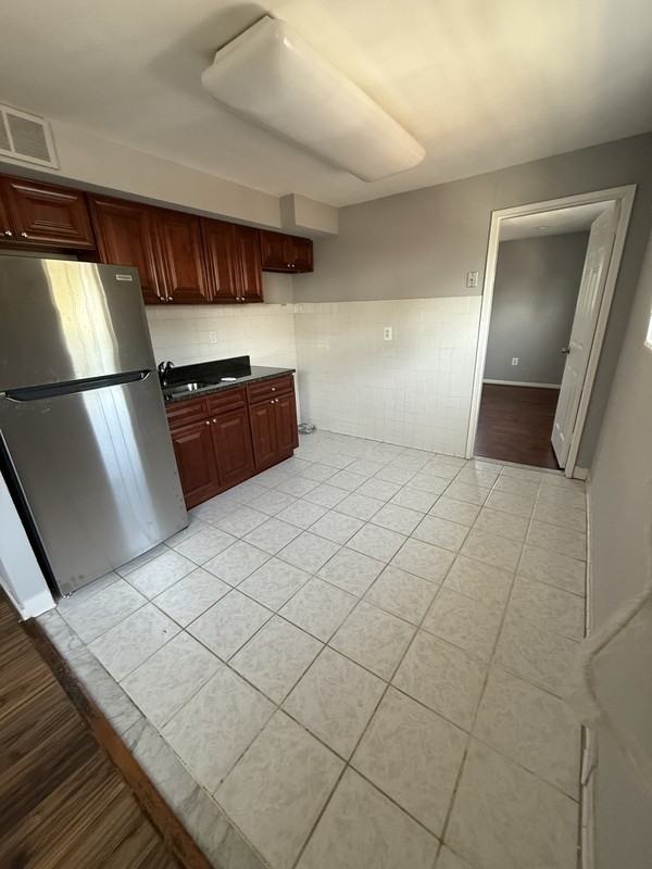 4134 Longshore Ave - Photo 4 of 10