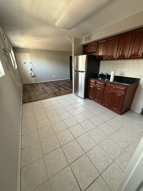 4134 Longshore Ave - Photo 5 of 10