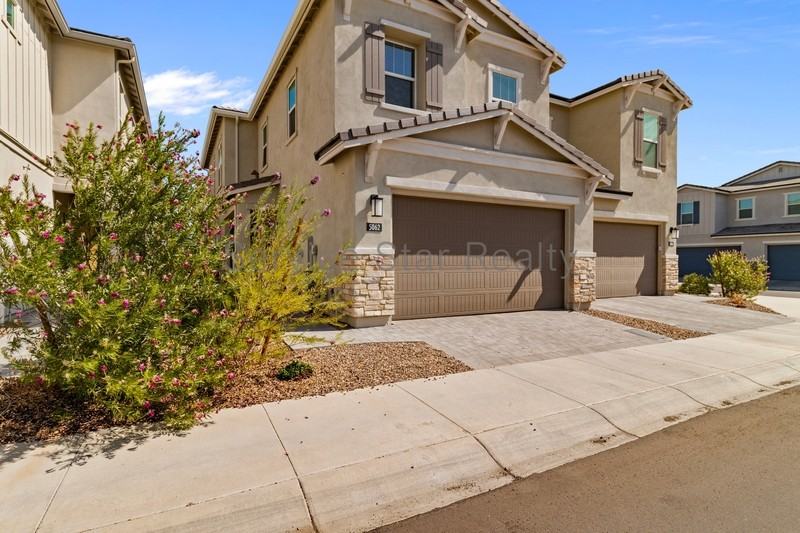 5062 E Hartford Ave - Photo 2 of 26