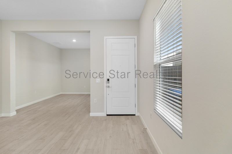 5062 E Hartford Ave - Photo 4 of 26