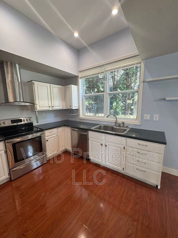 21 Skylark Dr - Photo 2 of 23