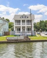 featured image of 720 Moss St