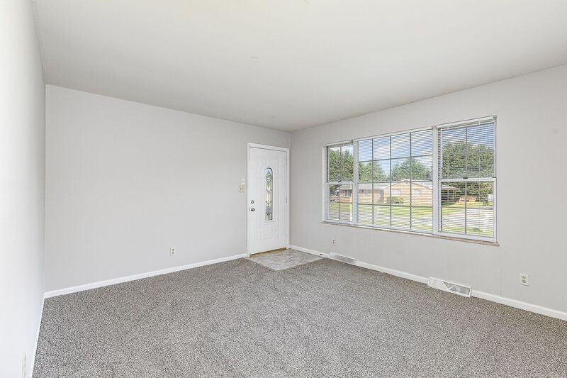 1824 Meadow Dr - Photo 3 of 24