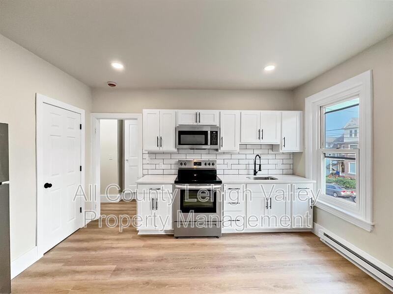 122 E Goepp St #3 - Photo 2 of 6