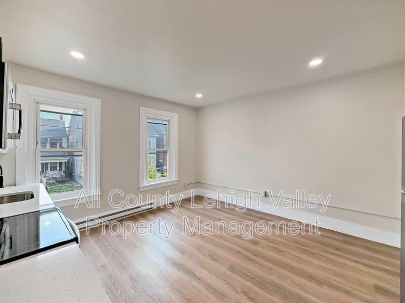 122 E Goepp St #3 - Photo 3 of 6