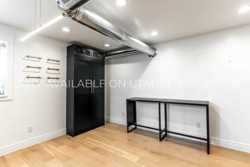 276 E Broadway #S2 - Photo 4 of 15
