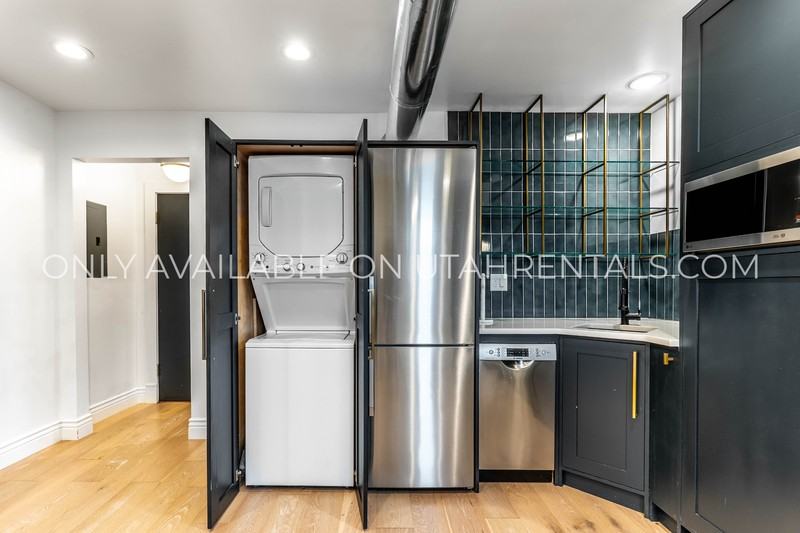 276 E Broadway #S2 - Photo 5 of 15