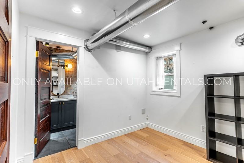 276 E Broadway #S2 - Photo 6 of 15