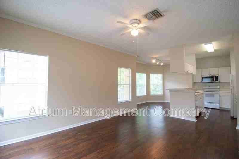 325 Arbor Lakes Cir - Photo 2 of 21