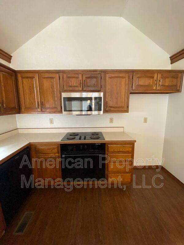 7704 S Hudson Ave - Photo 3 of 20