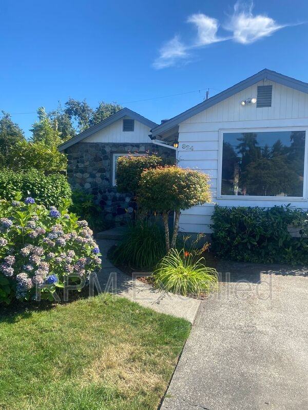 824 6th St Se - Photo 3 of 13