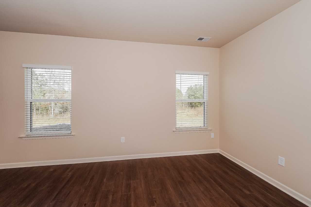 112 Clover Ln - Photo 2 of 29