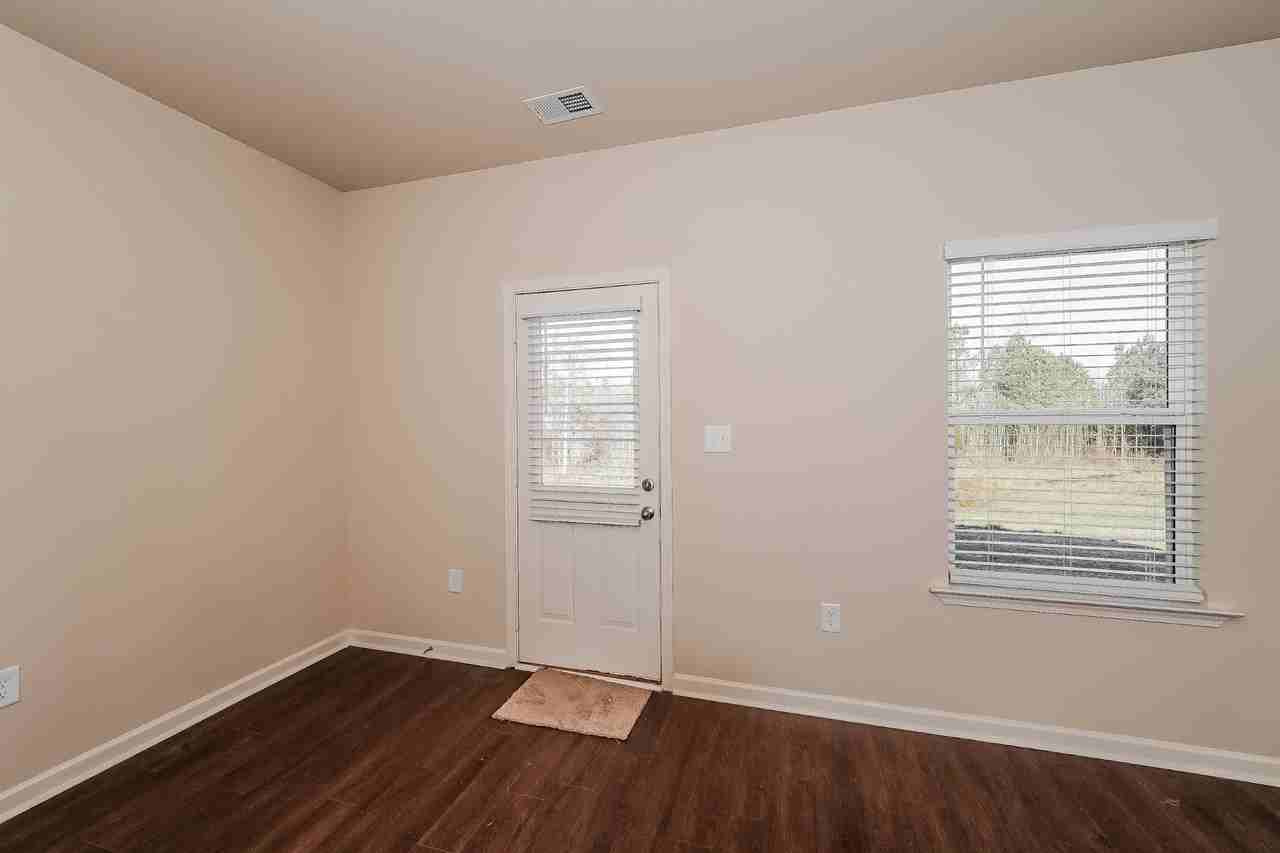 112 Clover Ln - Photo 3 of 29