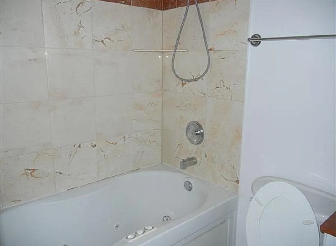 1711 W Jarvis Ave #304 - Photo 4 of 10