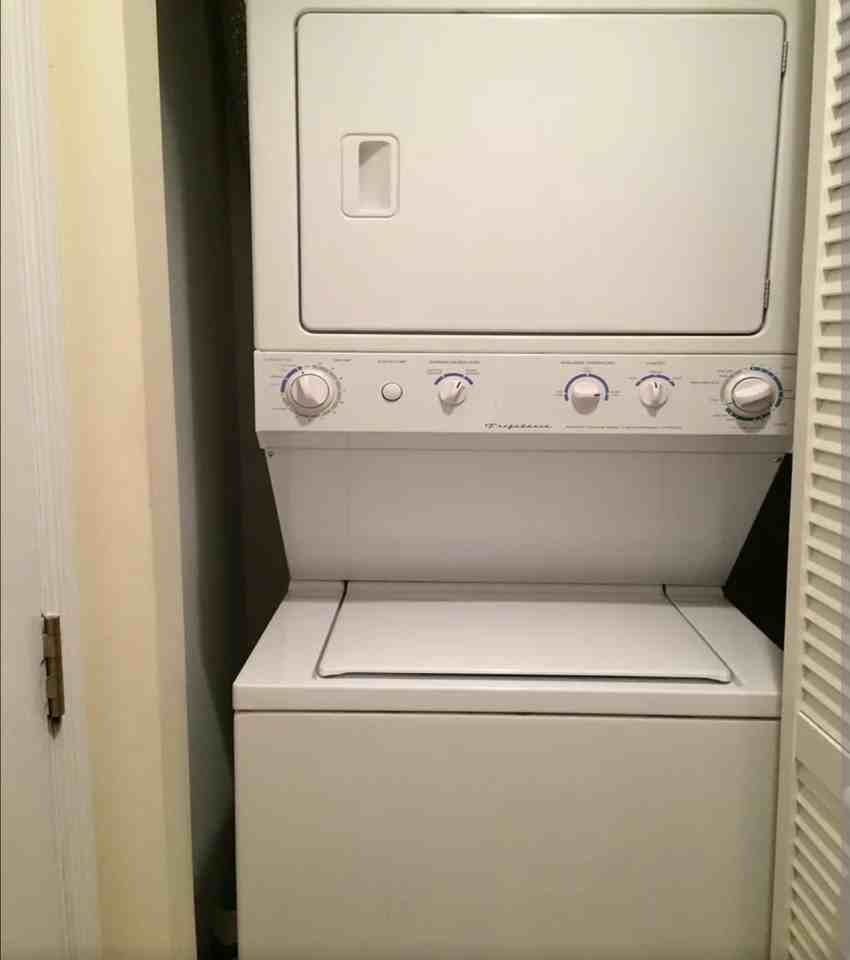 1711 W Jarvis Ave #304 - Photo 5 of 10