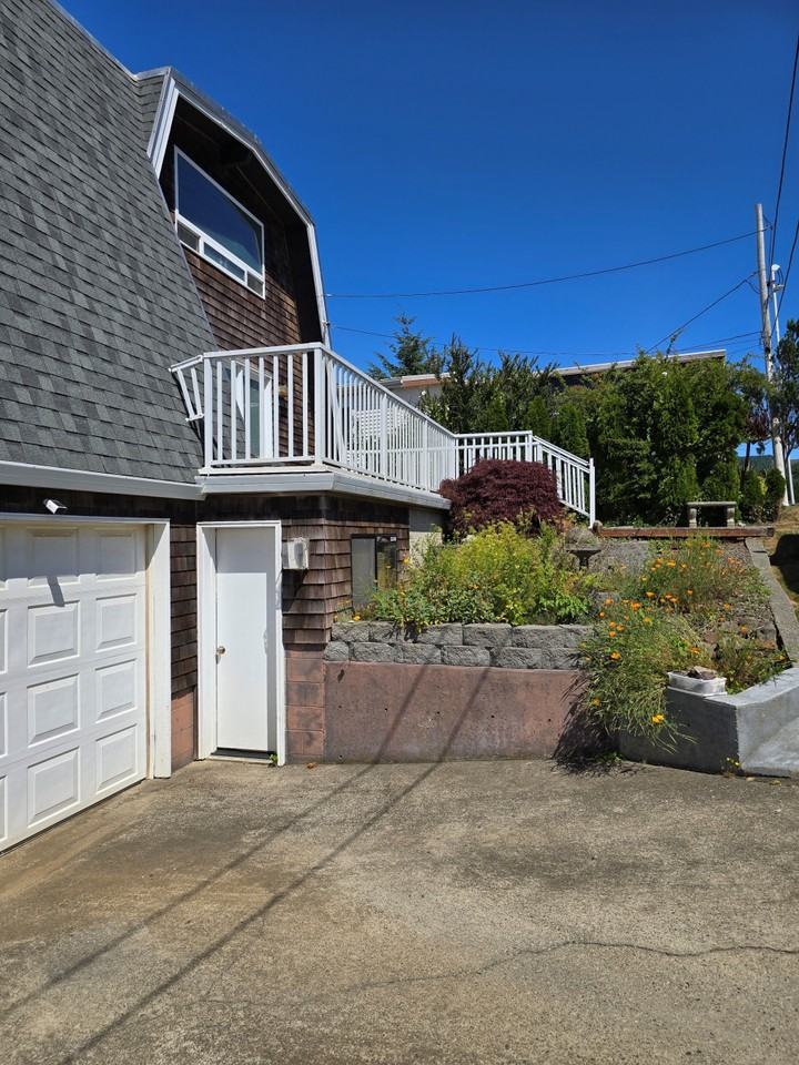 1020 2nd St - Photo 3 of 11