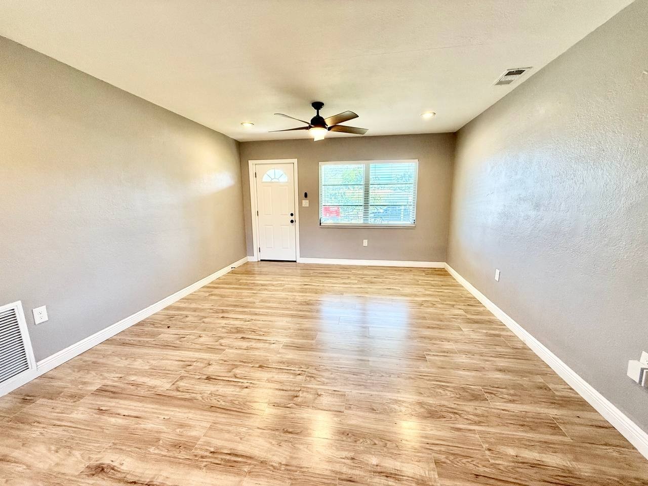 1545 Illinois Rd - Photo 6 of 27