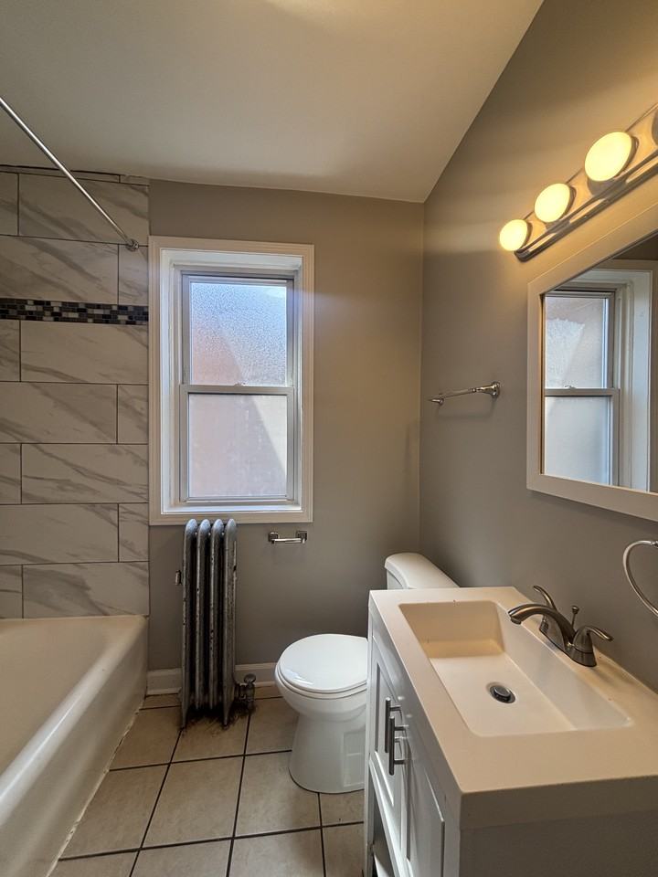 8000 S Champlain Ave - Photo 2 of 4