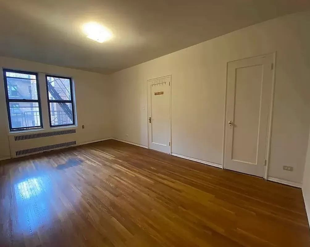 6770 Yellowstone Blvd - Photo 2 of 4