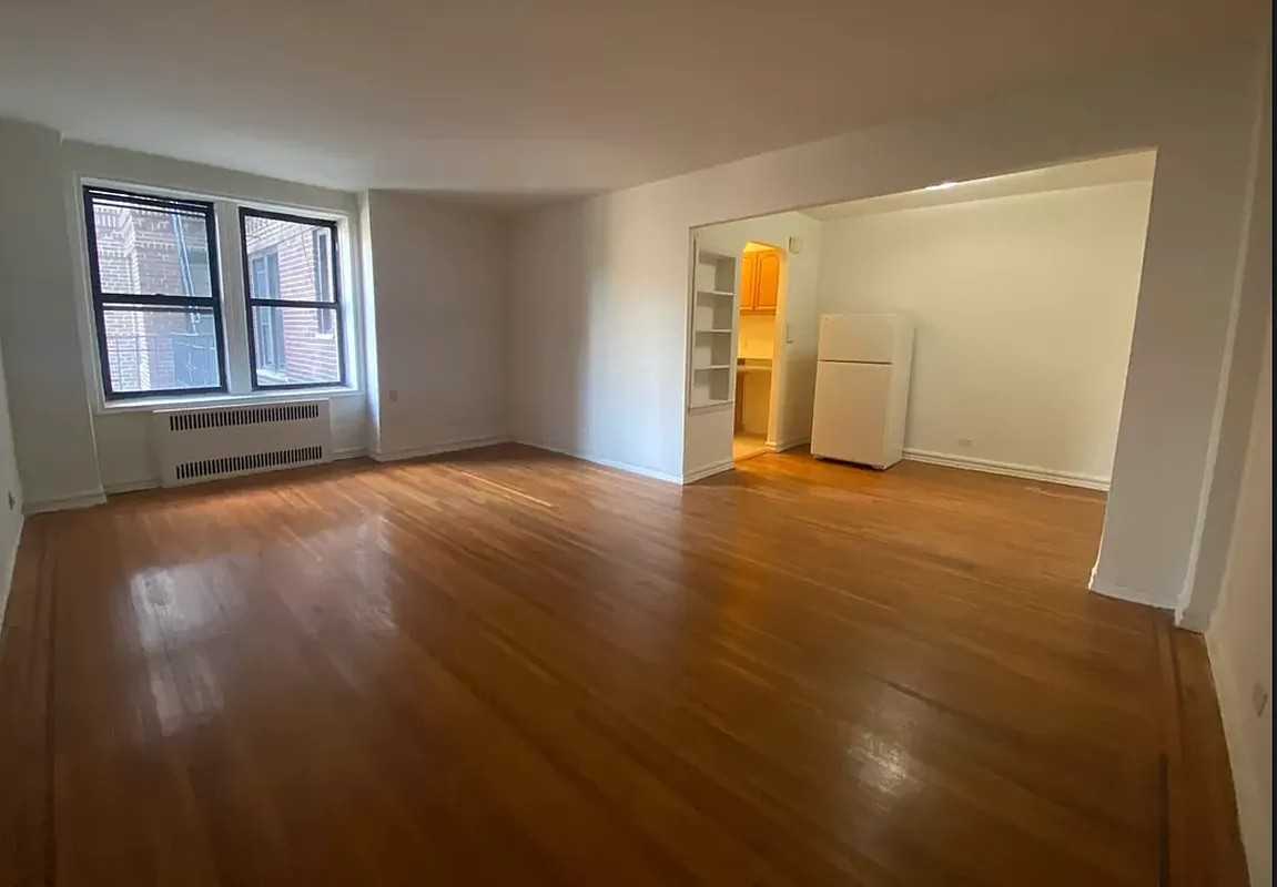 6770 Yellowstone Blvd - Photo 3 of 4