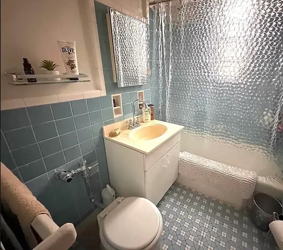 6770 Yellowstone Blvd - Photo 4 of 4