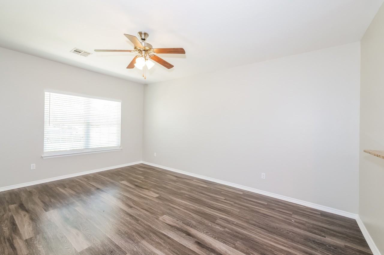 2416 Nw 195th St - Photo 6 of 20