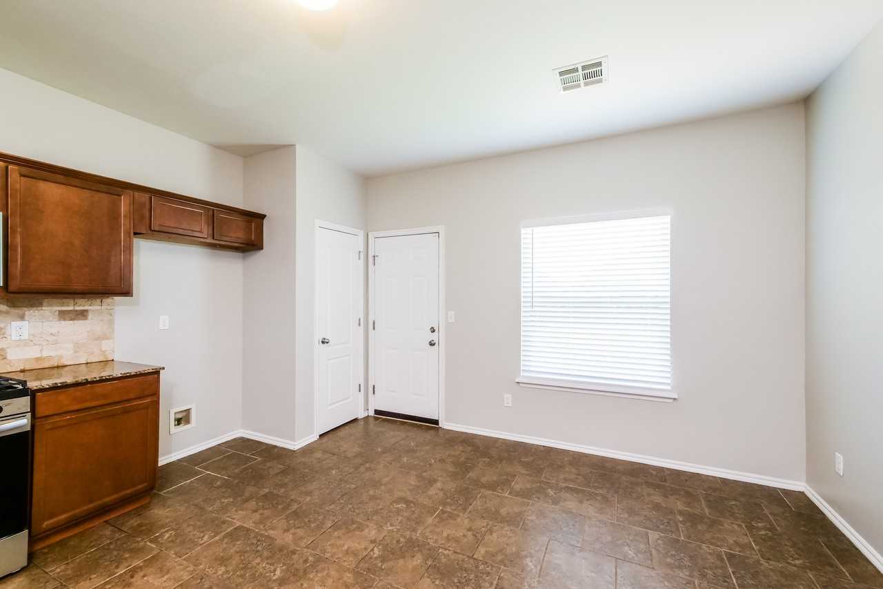 2416 Nw 195th St - Photo 7 of 20