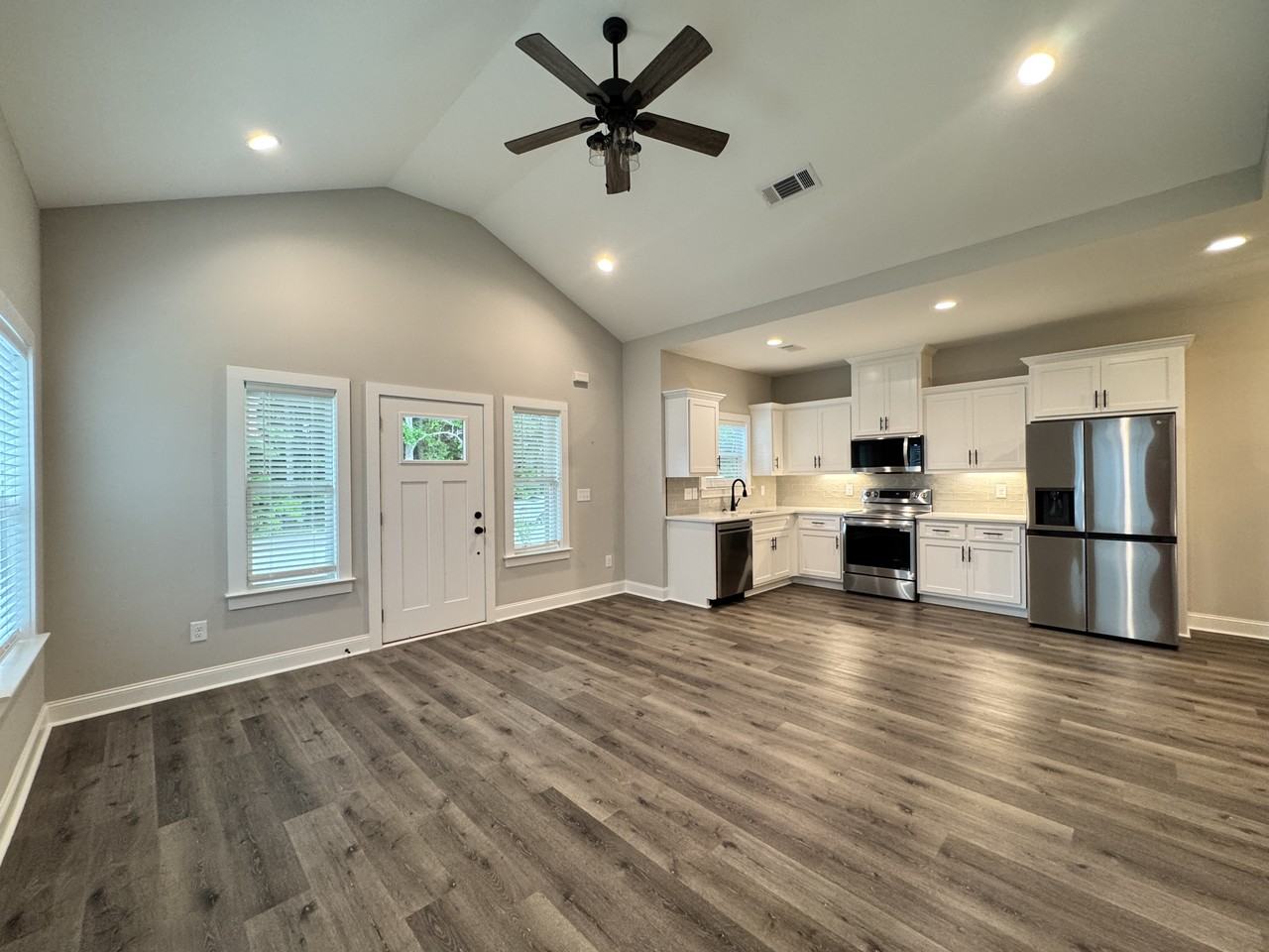 309 Georgia St - Photo 2 of 17