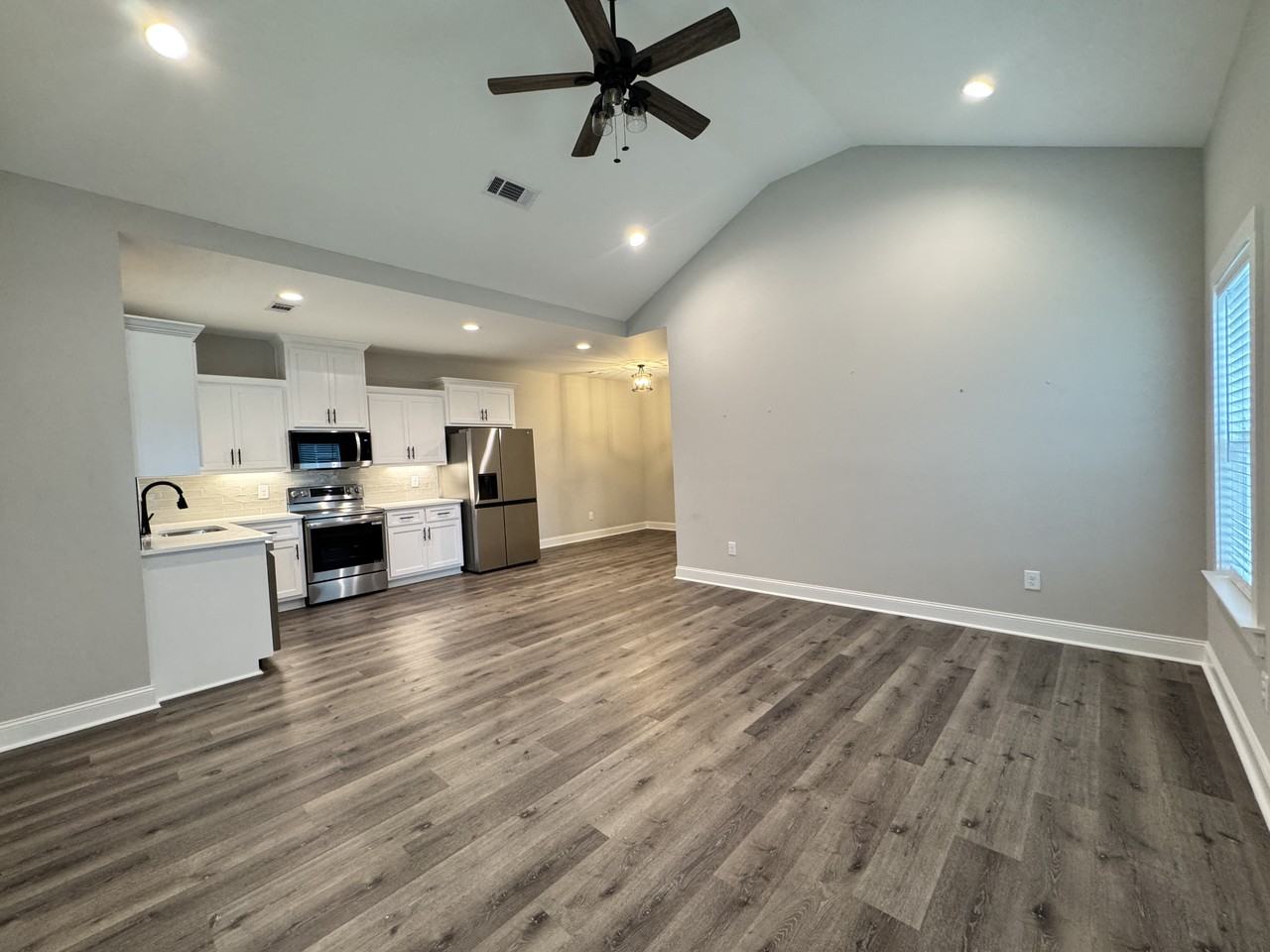 309 Georgia St - Photo 3 of 17