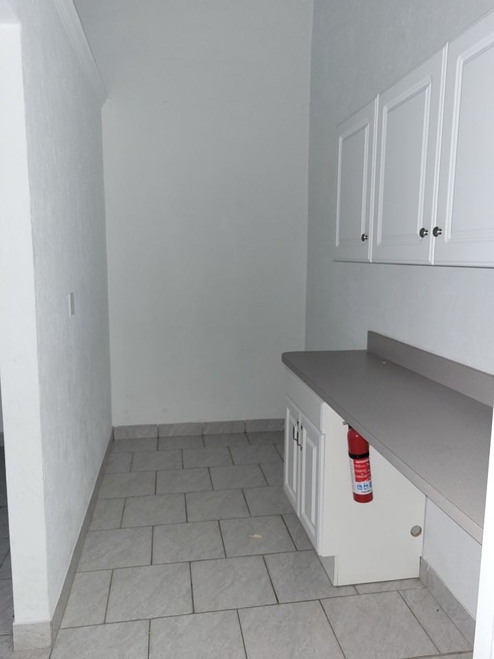 1211 Miramar St #4 - Photo 6 of 10