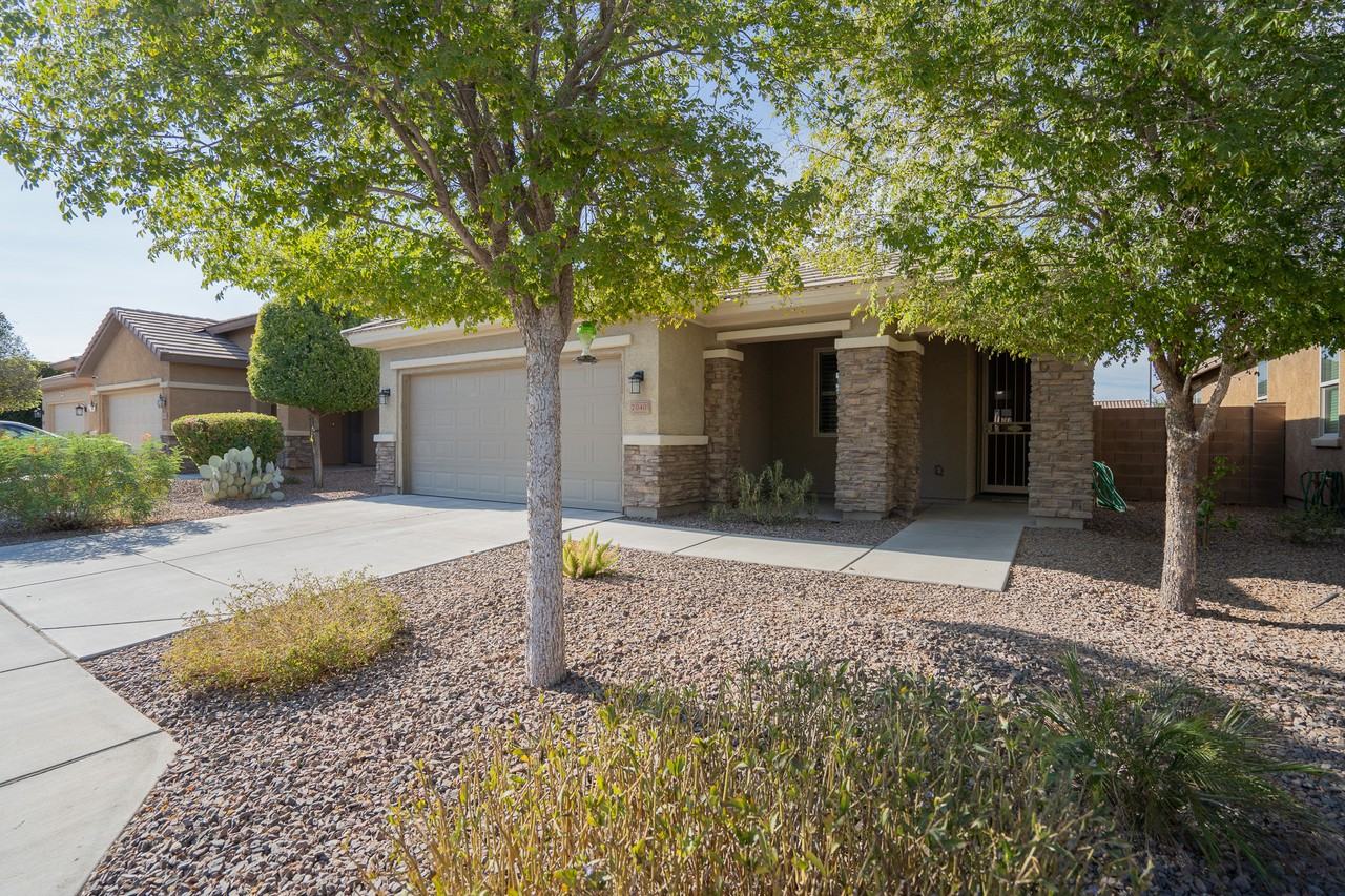 7040 W Gary Way - Photo 3 of 39