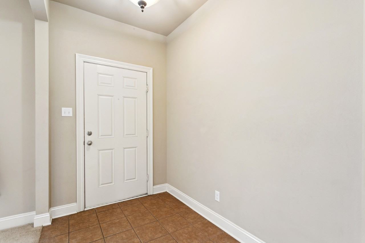 768 Solomon Drive - Photo 4 of 25