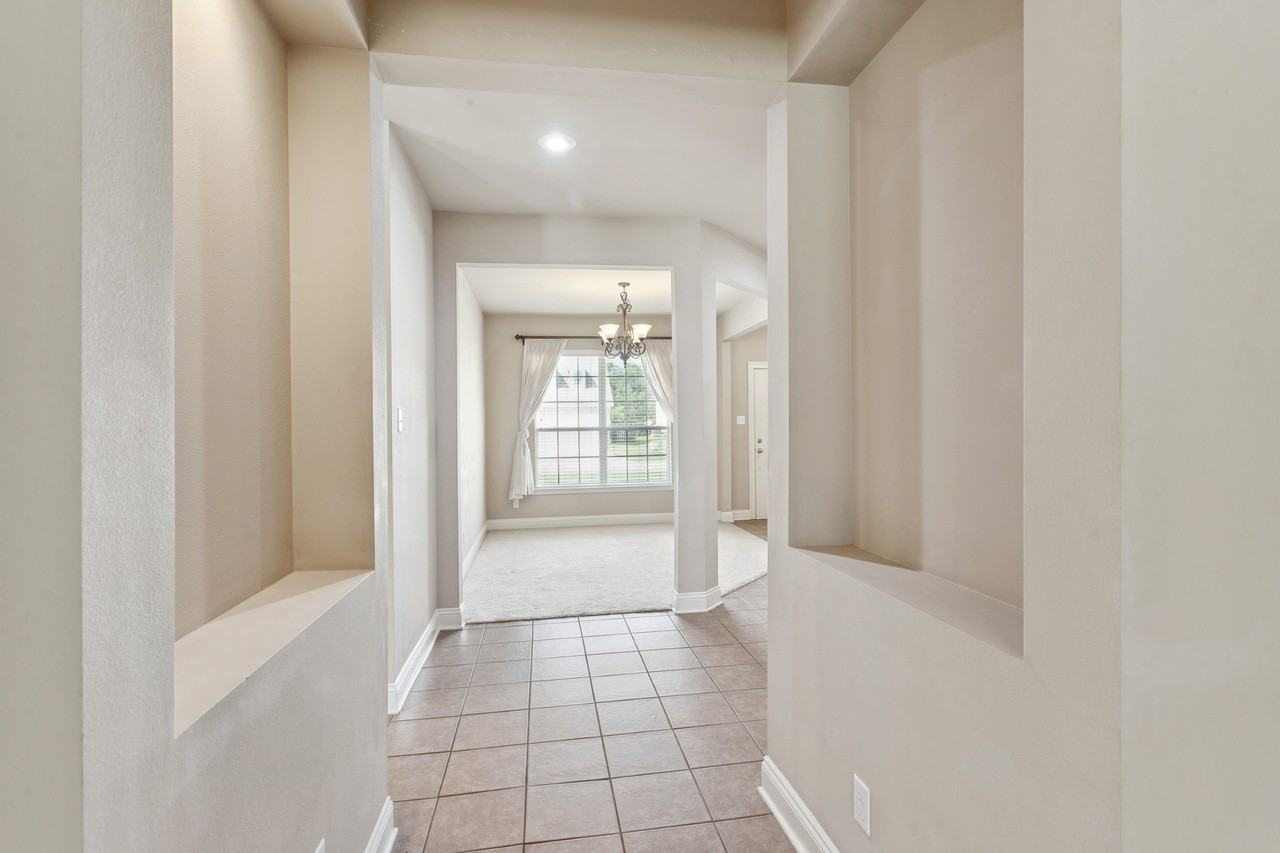 768 Solomon Drive - Photo 5 of 25