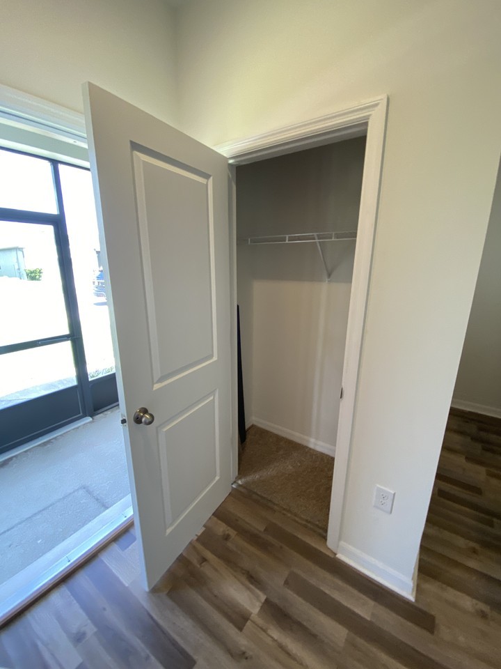 3033 Neverland Dr - Photo 3 of 27