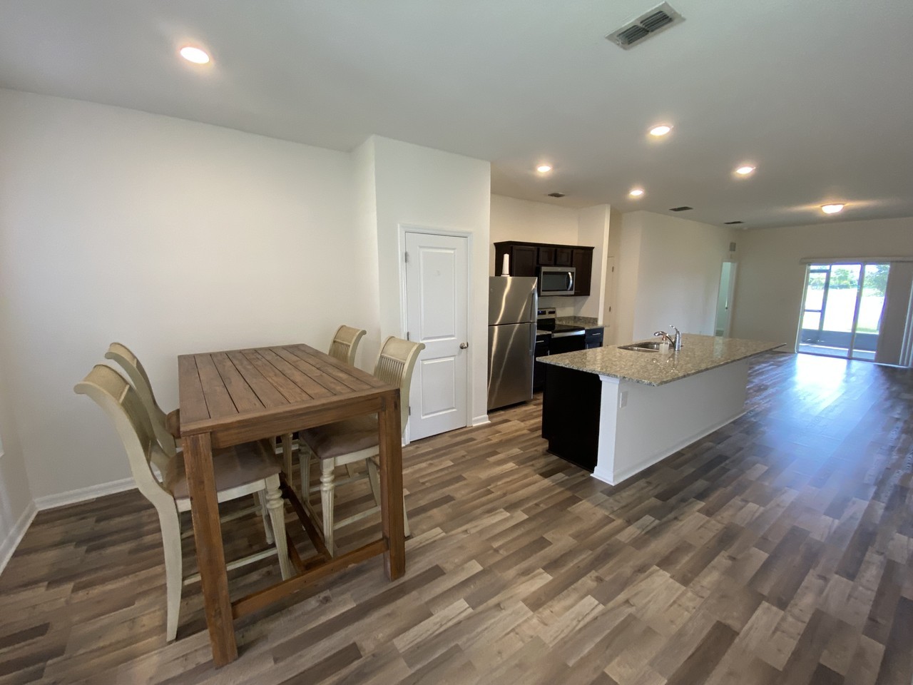 3033 Neverland Dr - Photo 4 of 27