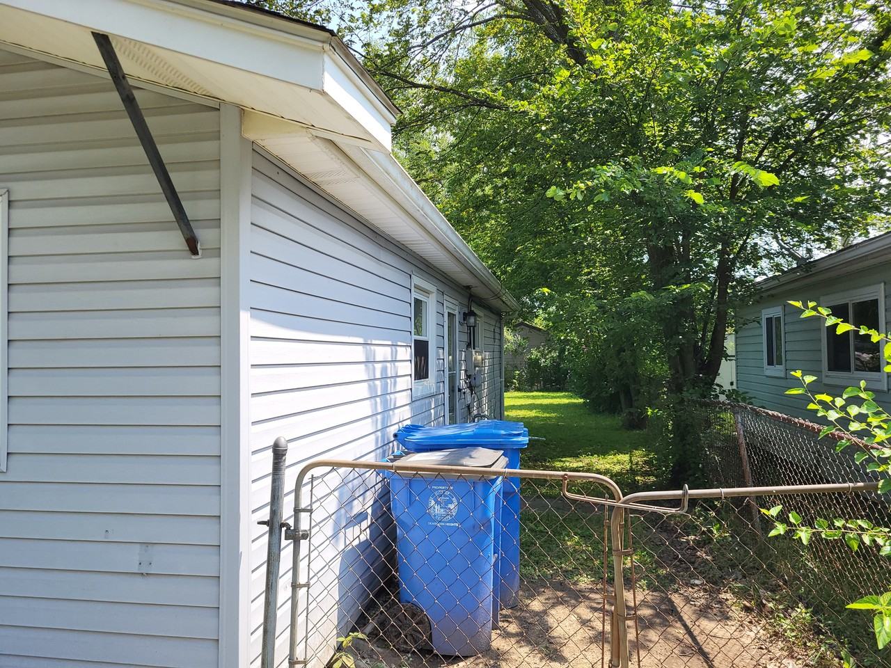 8152 Nightingale Street - Photo 3 of 11