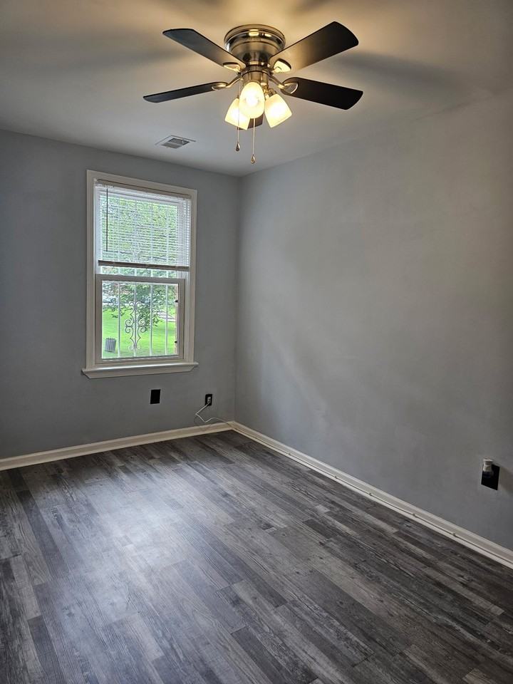 566 Malcolm X Ave Se #2 - Photo 5 of 20