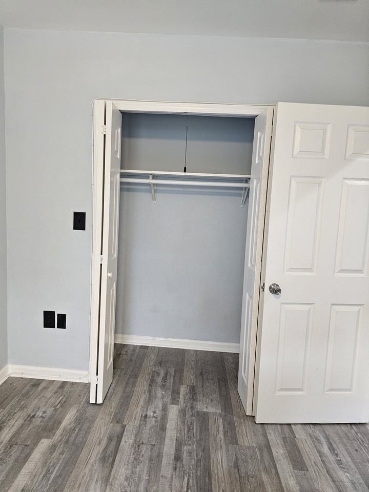 566 Malcolm X Ave Se #2 - Photo 6 of 20