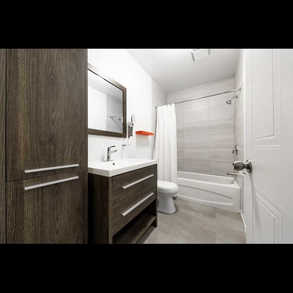 5420 Boulevard Pie-IX - Photo 4 of 9