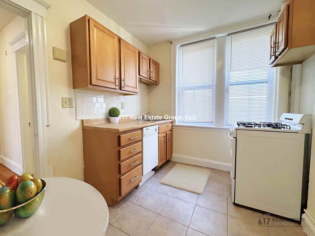 11 Barrows St #1 - Photo 4 of 11