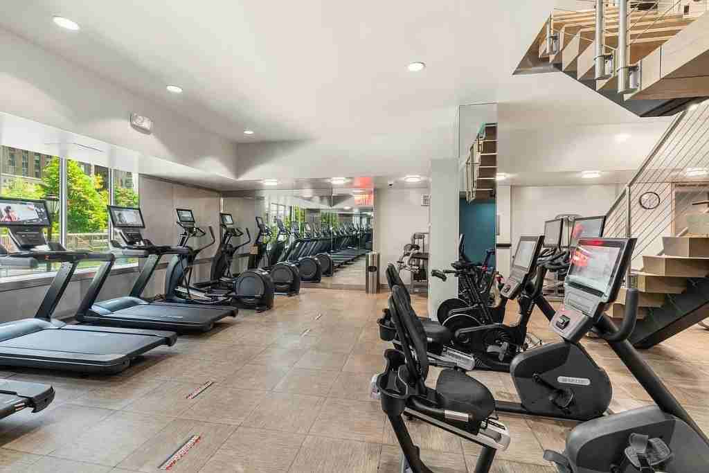 225 Rector Pl #14J - Photo 7 of 14