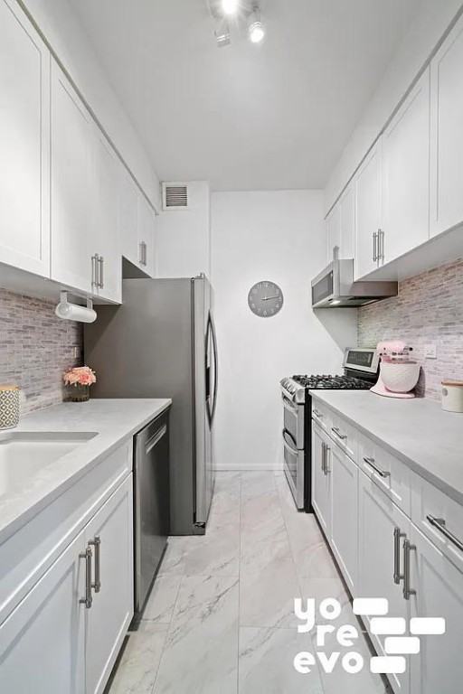 350 Albany St #3Q - Photo 6 of 11