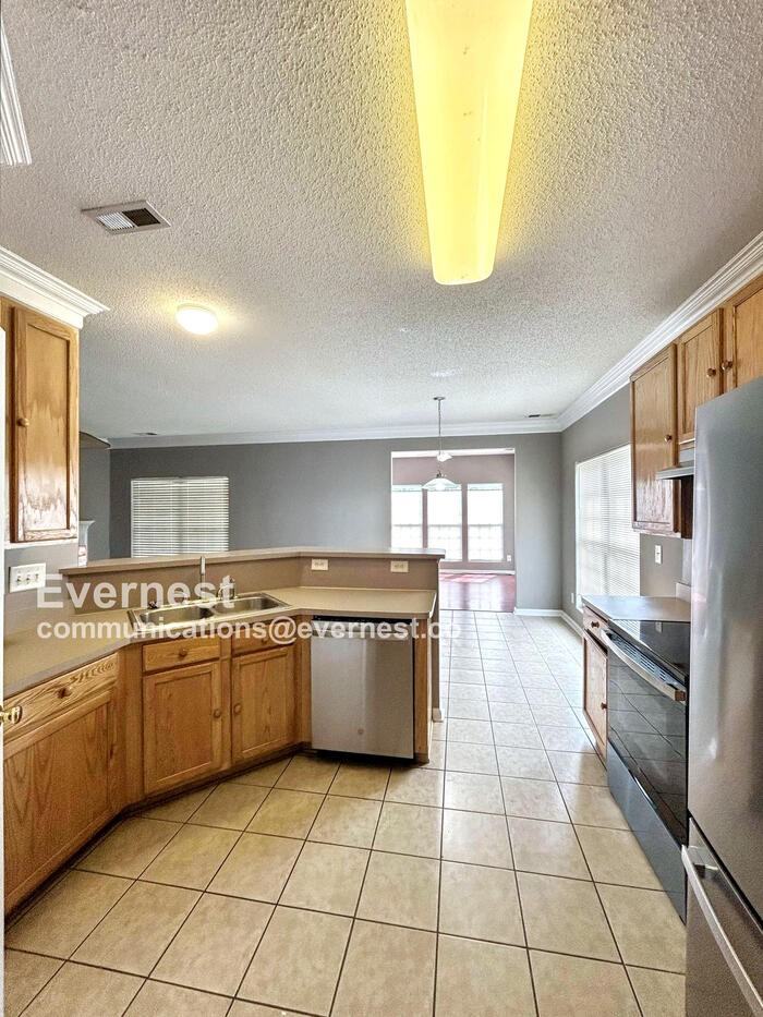 4016 Cascade Dr - Photo 3 of 22