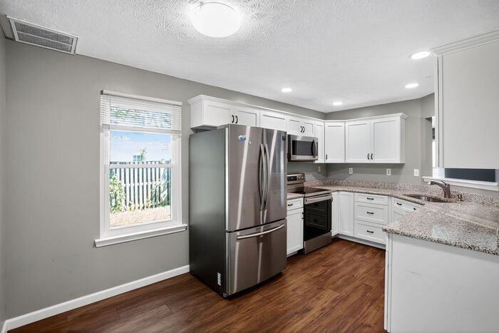 22125 Saint Leonards Cir - Photo 3 of 15