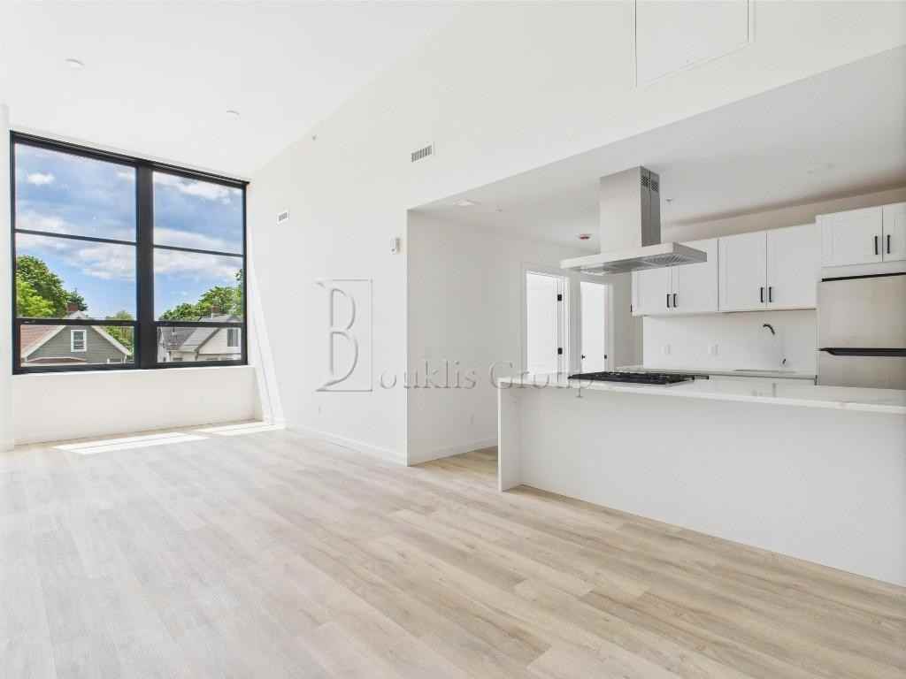 165 Richards St #105